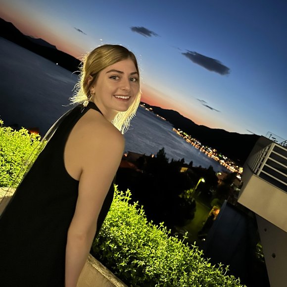 Meet your Posher, Kimberly - Picture 1 of 1